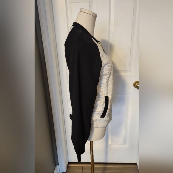 Banana Republic Bomber style jacket - Size Medium - Picture 4 of 8